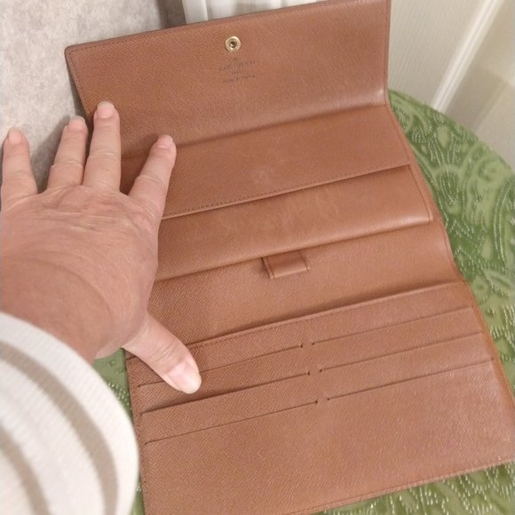 Louis Vuitton Monogram International Wallet - Picture 9 of 14